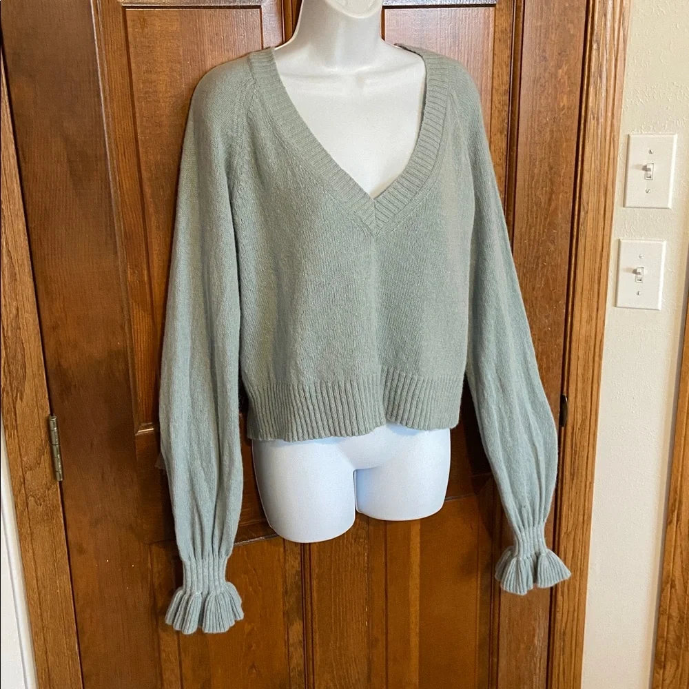 Odd Molly V Neck Baby Alpaca Soft Green with ruffle cuffs Designer Large (3) - Picture 4 of 12